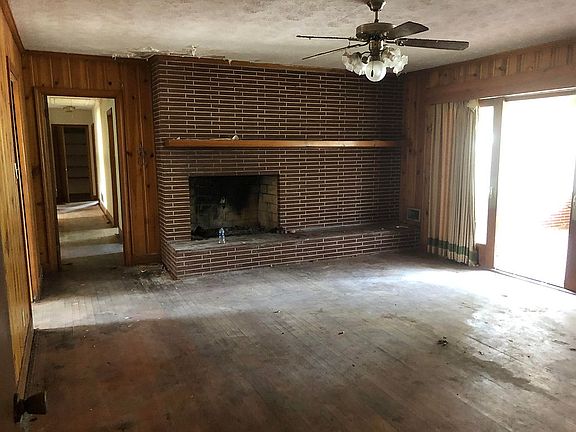 3rd image of 16 Longwood Dr