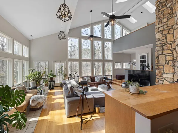 7917 Holly Springs Rd, Raleigh, NC 27606
