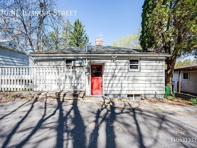 720 NE Illinois St — Photo 2