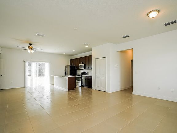 4th image of 304 Camellia Ct