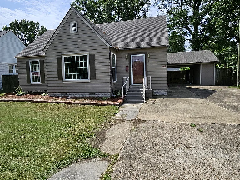 919 W Semmes Ave — Photo 1