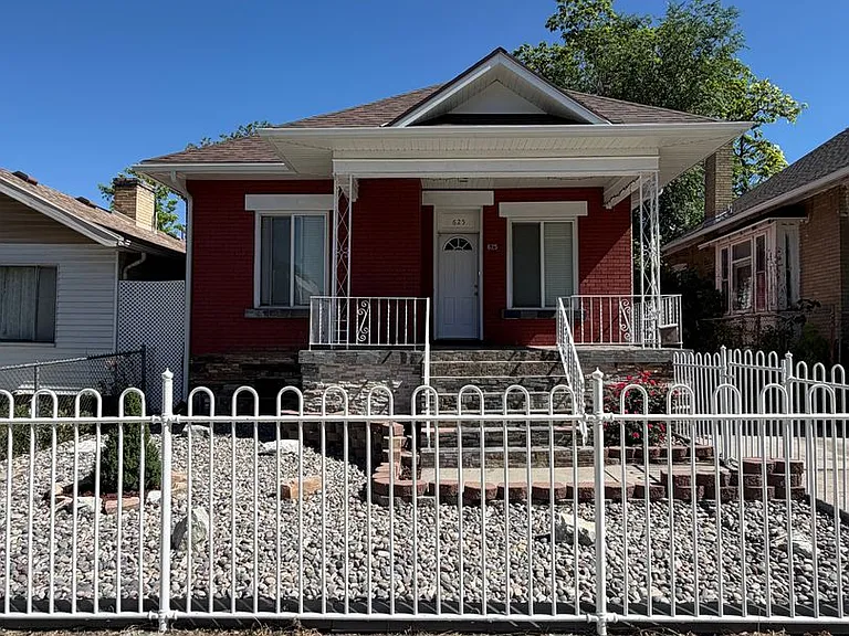 625 E Wilmington Ave — Photo 2