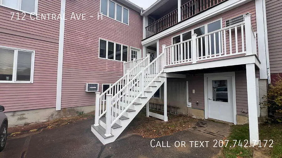 Just Renovated! Month to Month Lease-Studio Apt-All Utilities besides Water/Sewer Included. — Photo 2