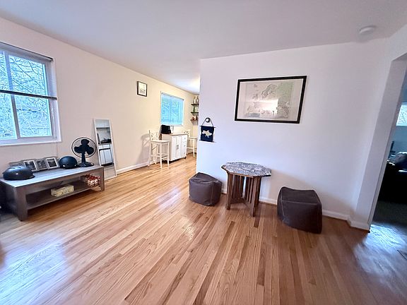 4th image of 822 22nd St S APT 2
