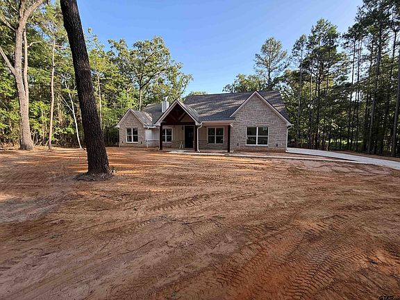 2nd image of 15212 Maple Leaf Ct