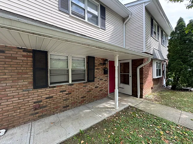 13 Eisenhower Dr