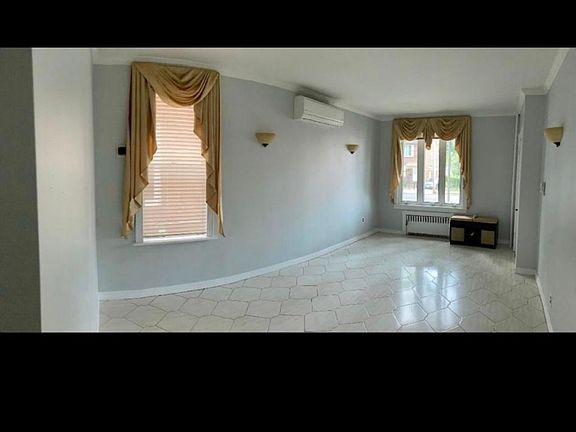 4th image of 1563 E 56th St #1A