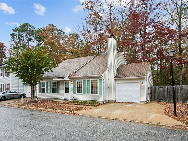 215 Old Bridge Ct — Photo 5