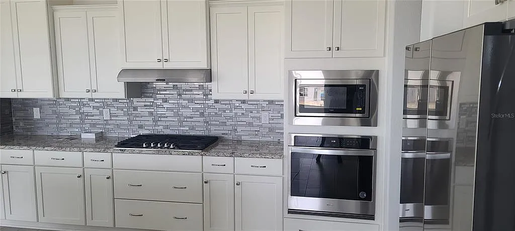 3 bed, 3.0 bath, 2599 sqft, $2,950 — Photo 3