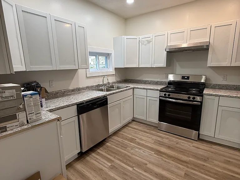 124 Arthur Ave — Photo 3