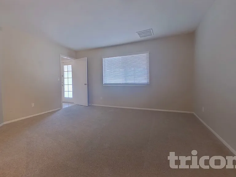 3413 E Dragoon Ave — Photo 7
