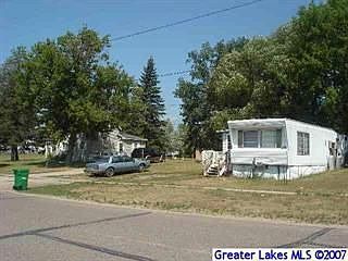 2nd image of 211 Daisy Ave E