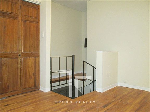 4th image of 815 W Cornelia Ave #821A111