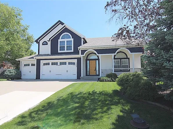 1300 Aberdeen Cir, Raymore, MO 64083