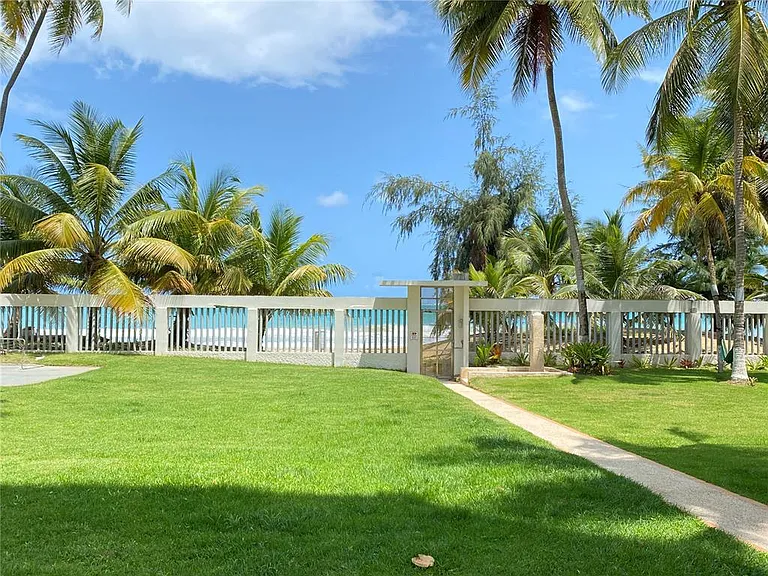Park Plaza 4429 Ave Isla Verde #12 — Photo 4
