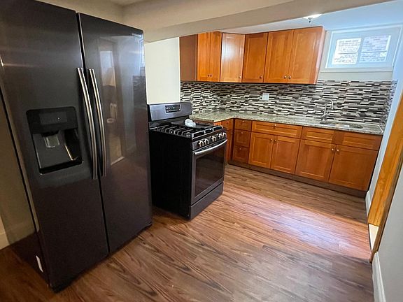 2nd image of 2448 Hering Ave #1