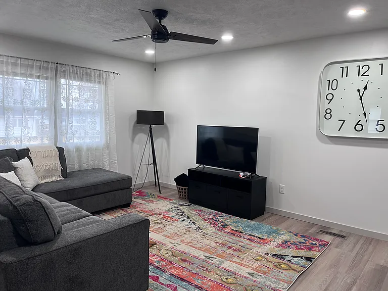 928 Linden Ave — Photo 6