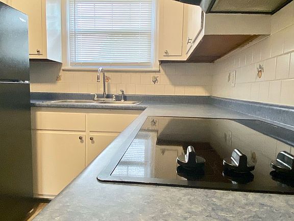 4th image of 481 Oaklawn Ave APT 3