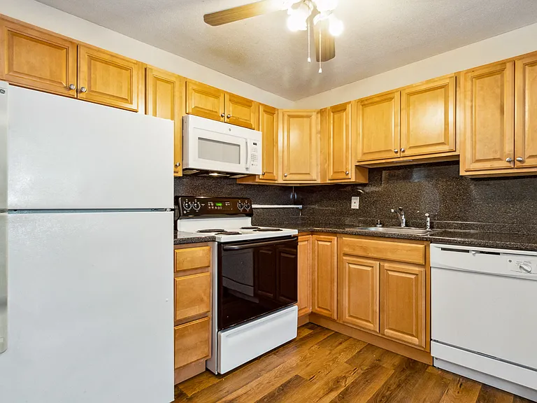 Hillside Apartments — Photo 32
