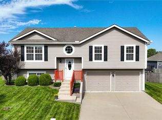 1814 162nd St, Basehor, KS 66007