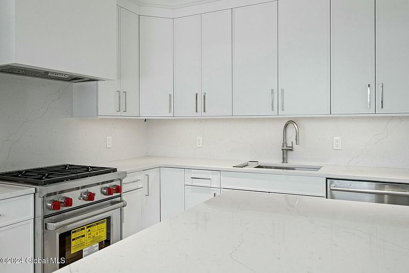 4th image of 19 Washington Street #567 R