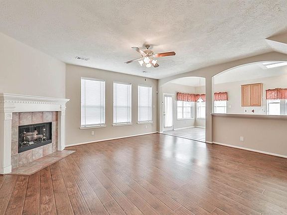 4th image of 2127 Bluffton Ln