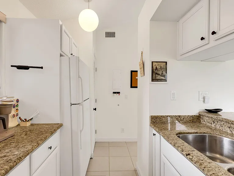 526 Club Dr — Photo 10
