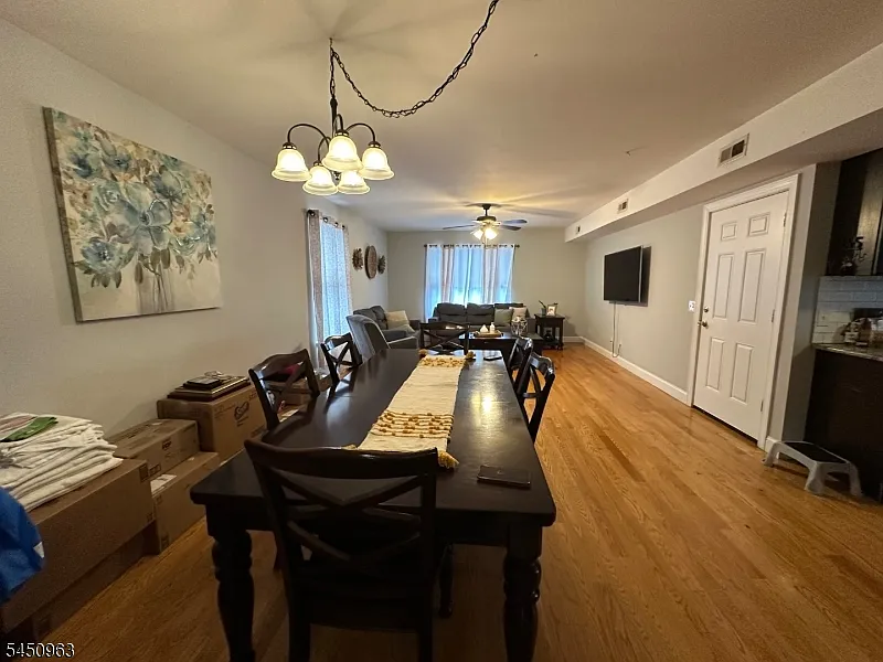 3 bed, 2.0 bath, 1600 sqft, $2,900 — Photo 4