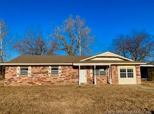 306 E Colonial Dr, Konawa, OK 74849