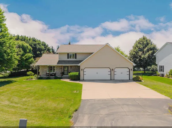 51 Overland Trl, Oshkosh, WI 54904
