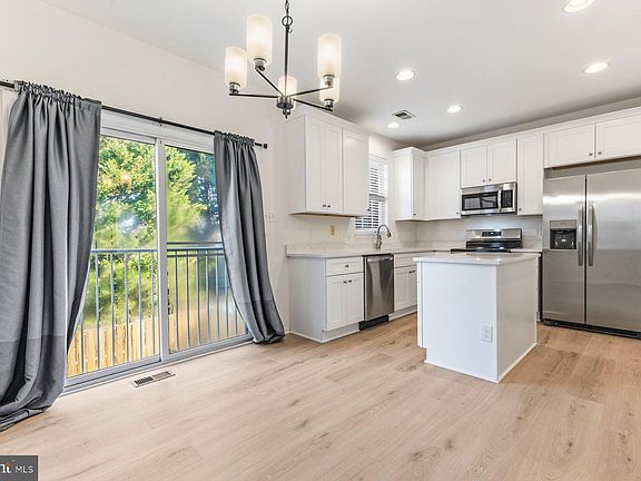 3rd image of 9727 Faber Ln