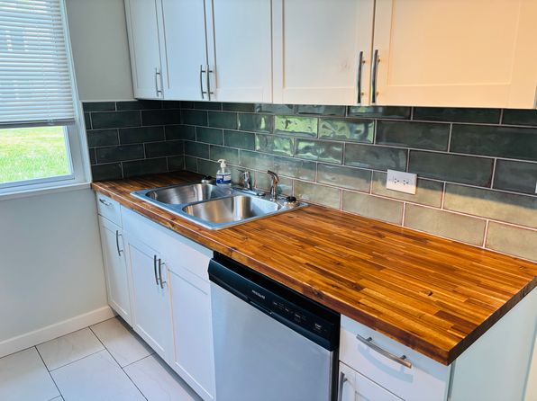 64 Farragut Rd #64