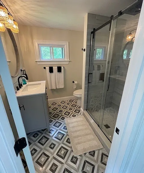 Full Bathroom (second floor)