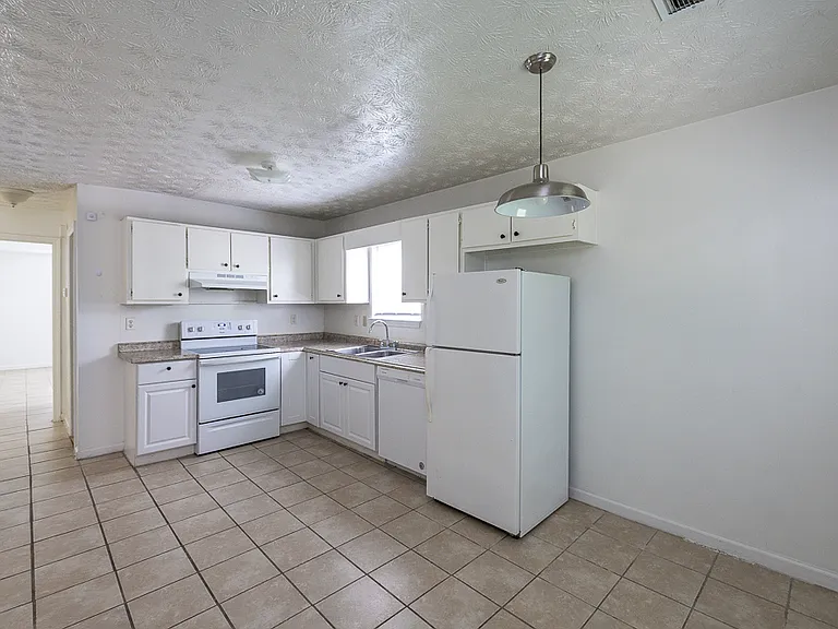 8365 Warren Dr — Photo 21
