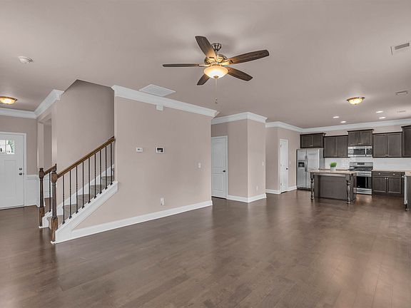 4th image of 210 Redmont Ct