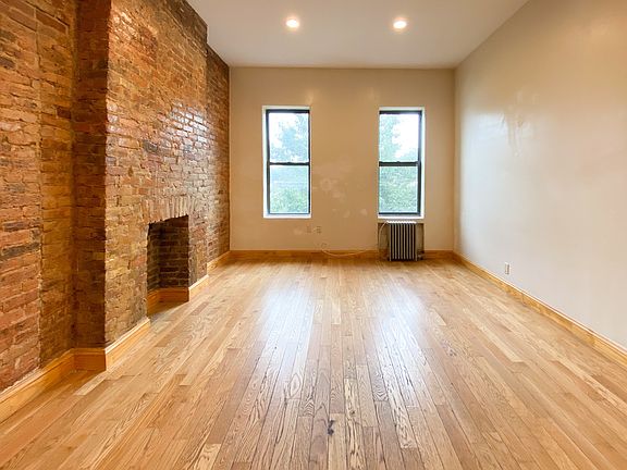 3rd image of 550 Bainbridge St APT 3