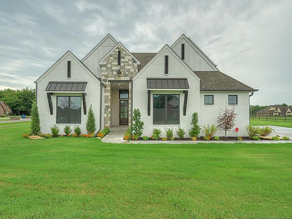 2nd image of 5103 E Hickory Hollow Dr