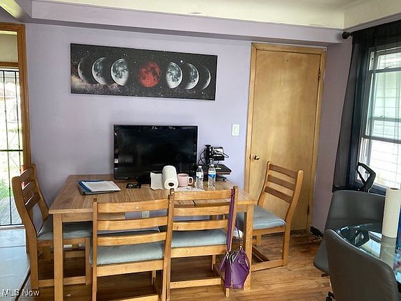 3rd image of 9414 Crestwood Dr