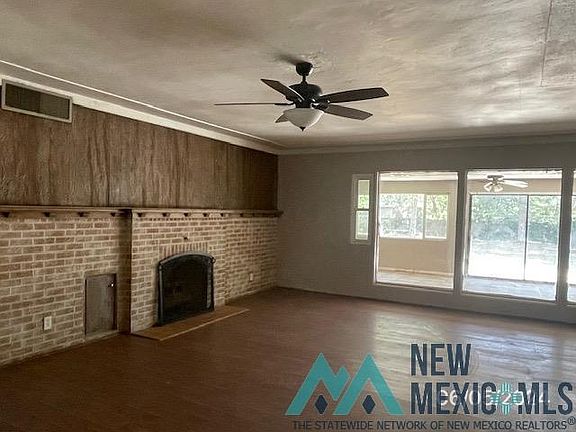 3rd image of 1202 S Country Club Cir