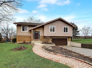 6313 Ridgeview Dr, Huntley, IL 60142