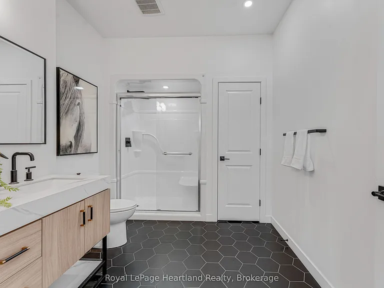 16 Silver Creek Cres — Photo 21