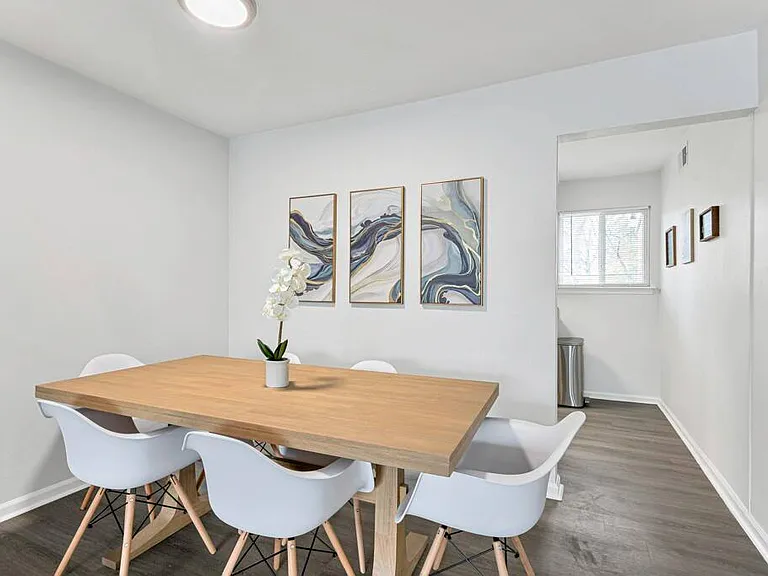 1017 Barclay Sq — Photo 12
