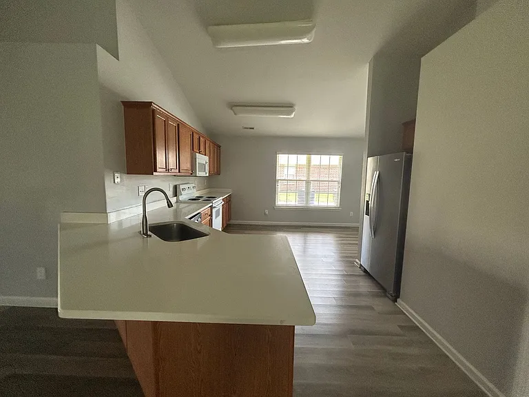 114 Amsterdam Pl — Photo 5