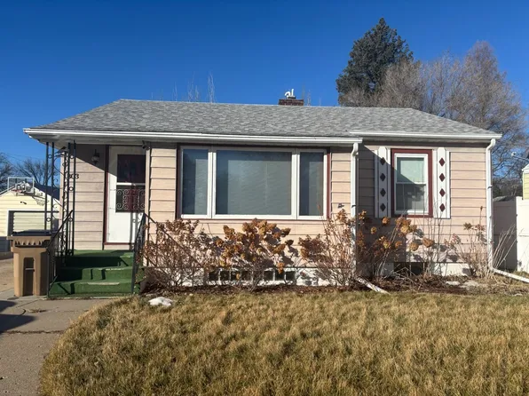 803 15th St NW, Minot, ND 58703
