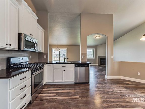 4th image of 859 Overland Trail St