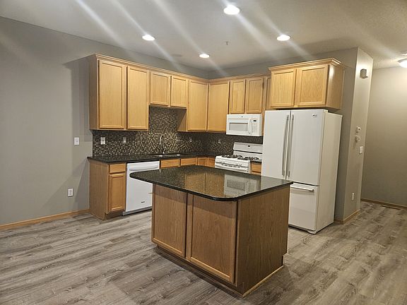 3rd image of 7547 Southridge Ln