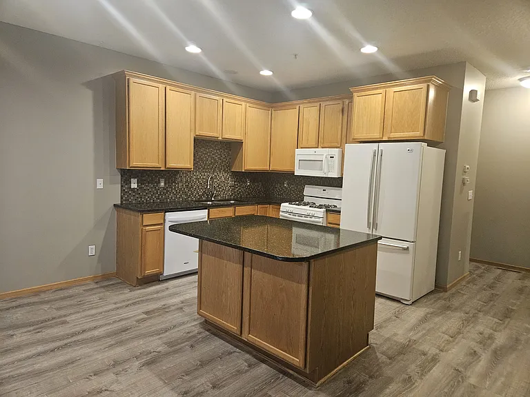 7547 Southridge Ln — Photo 3