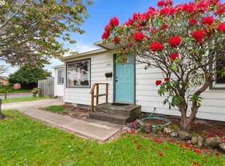 993 Salmon Ave, Coos Bay, OR 97420
