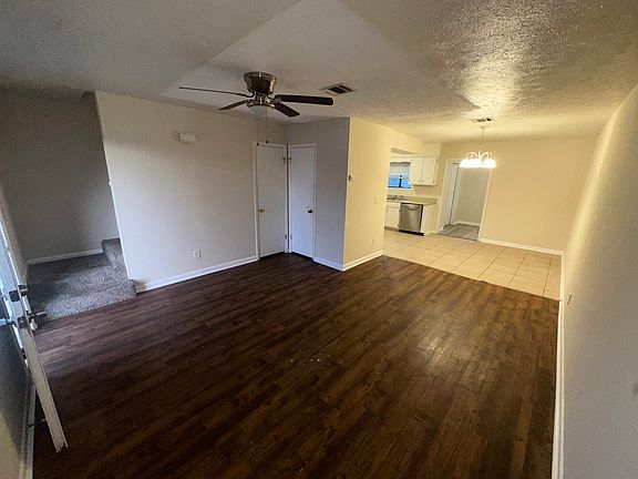 2nd image of 3910 Venetian Cir
