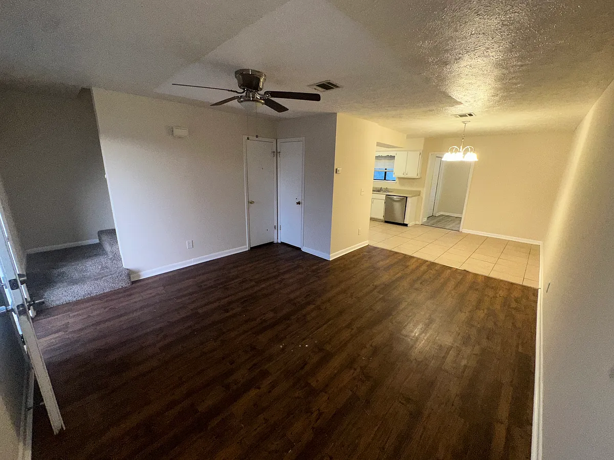 Building Photo - 3910 Venetian Cir